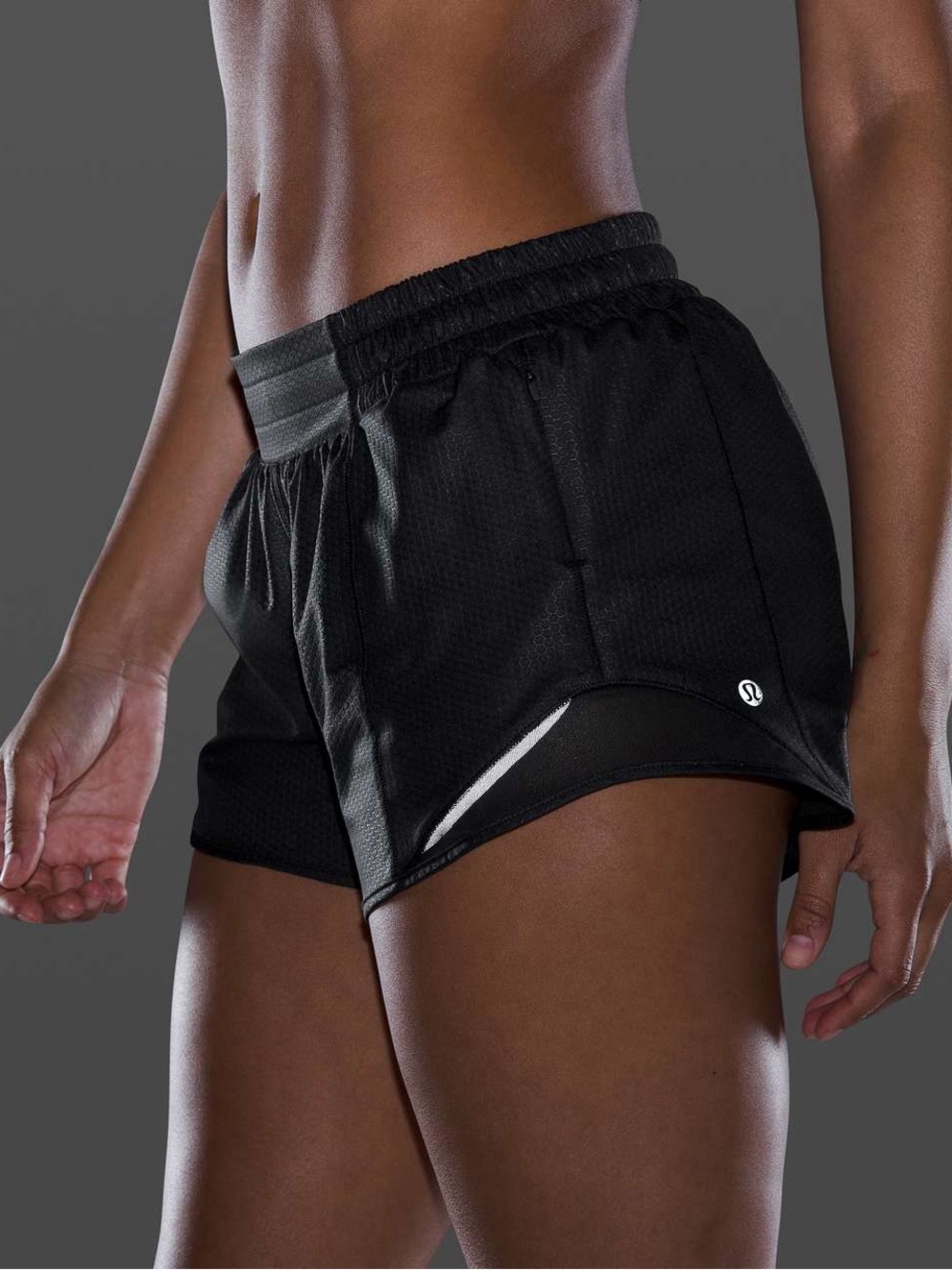 Lululemon Hotty Hot Short II Long 4" *Honeycomb Emboss Black